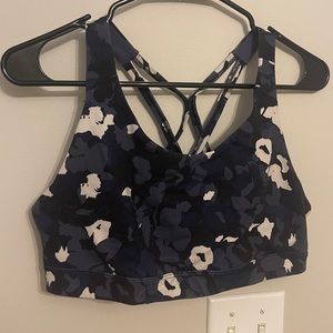 Old Navy Active power press sports bra and leggings set, size large.